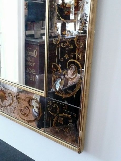 1960's Venetian mirror with chinoiserie eglomised design