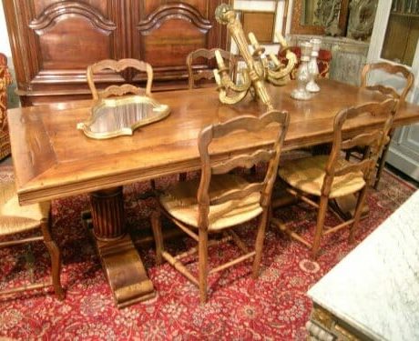 Walnut Renaissance style table from Isle Sur La Sorgue c.1900