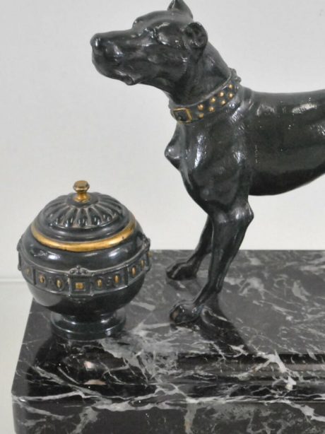 Inkwell with regule metal dog mounted on a marble plinth