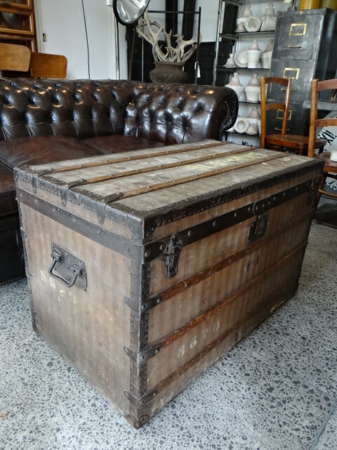 Canvas covered Louis VUITTON trunk 1872 - 1888 - European Antiques