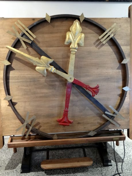 Mid century skeleton clock face