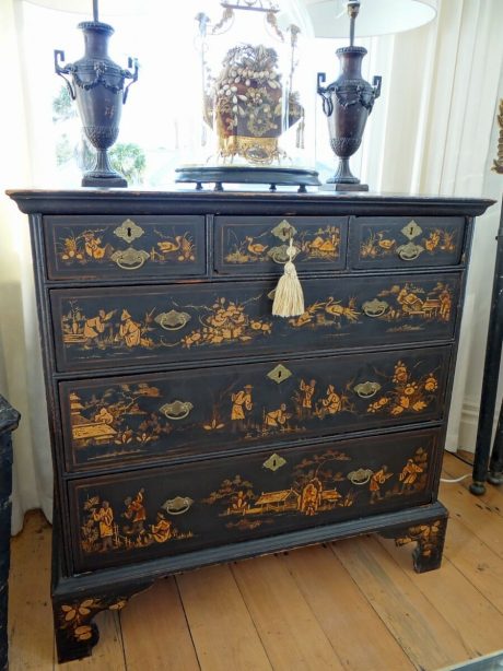 English 18th C japanned chest of drawers c.1710 -1730