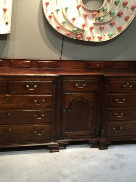 Fabulous 18th century oak English buffet c.1780