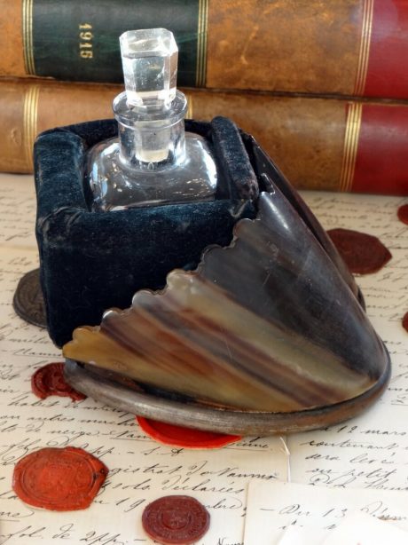 A Victorian bone hoof inkwell c.1860-1900