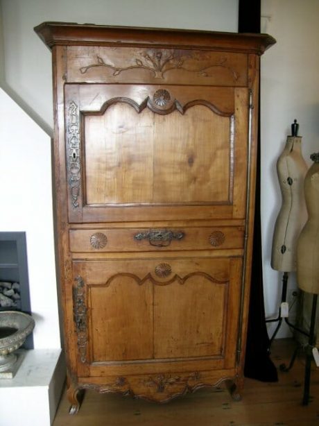 Cherrywood LXV style homme debout c.1800