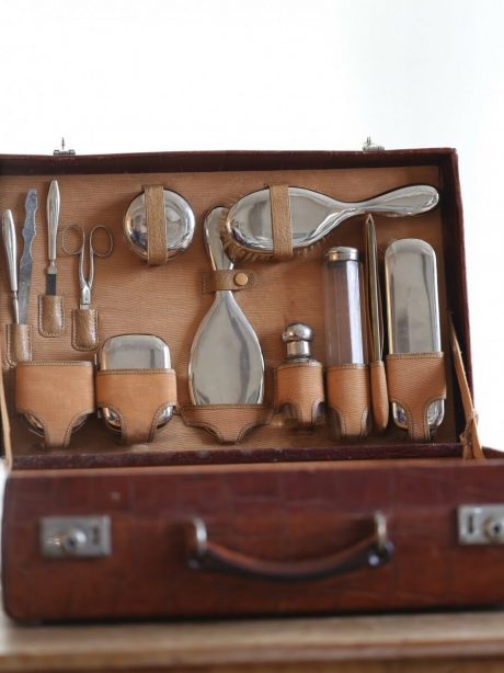 Leather gentleman's travelling vanity case c.1920