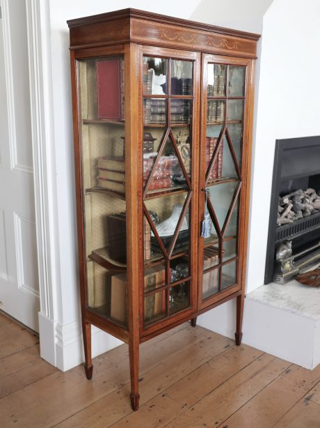 An Edwardian inlaid mahogany vitrine c.1910